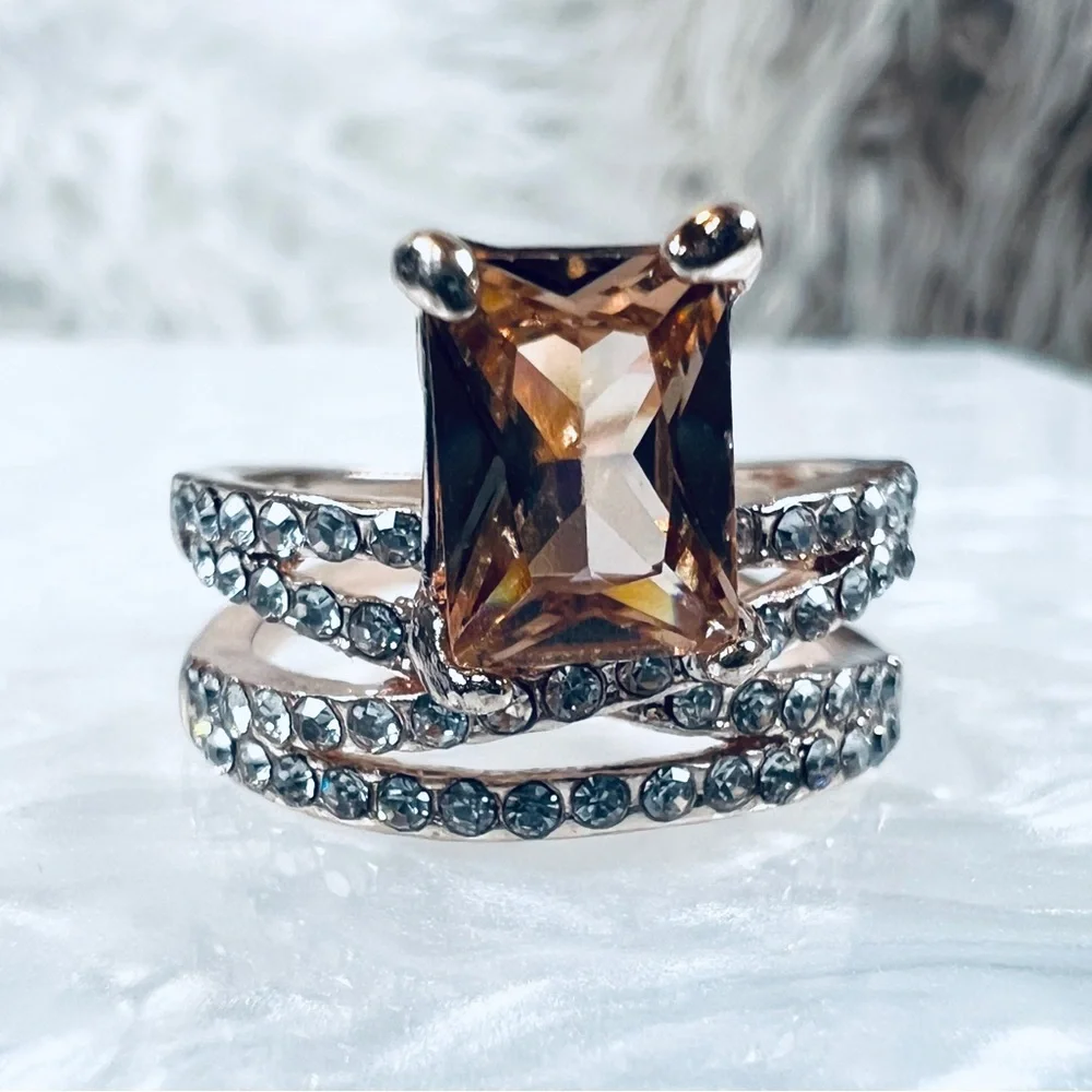 Beautiful rose gold clear and Amber tone bling crisscross size 5 statement ring